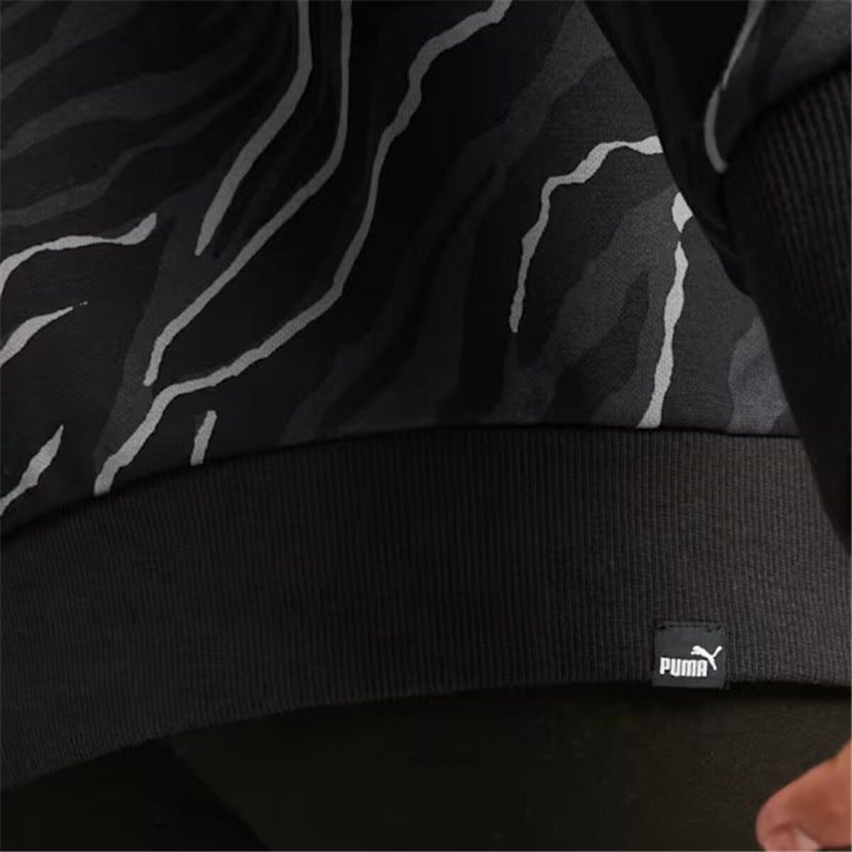 Puma Women’s Sweatshirt Without Hood Puma Essentials+ Animal Aop Crew Fl Mujer Black